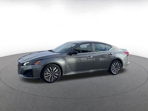 Used 2025 Nissan Altima 2.5 SV image 8