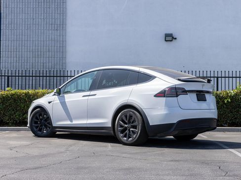 Used 2023 Tesla Model X AWD/4WD image 3