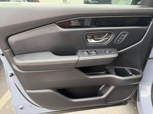 Used 2025 Honda Pilot TrailSport image 20