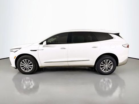 Used 2024 Buick Enclave Essence image 4