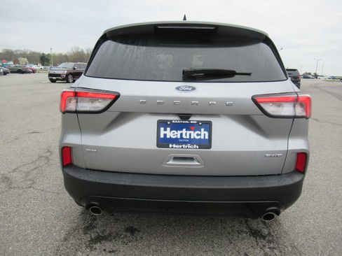 Used 2022 Ford Escape SE w/ SE Sport Appearance Package AWD/4WD image 6