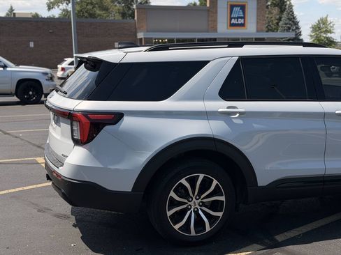 Used 2026 Ford Explorer ST-Line AWD/4WD image 9