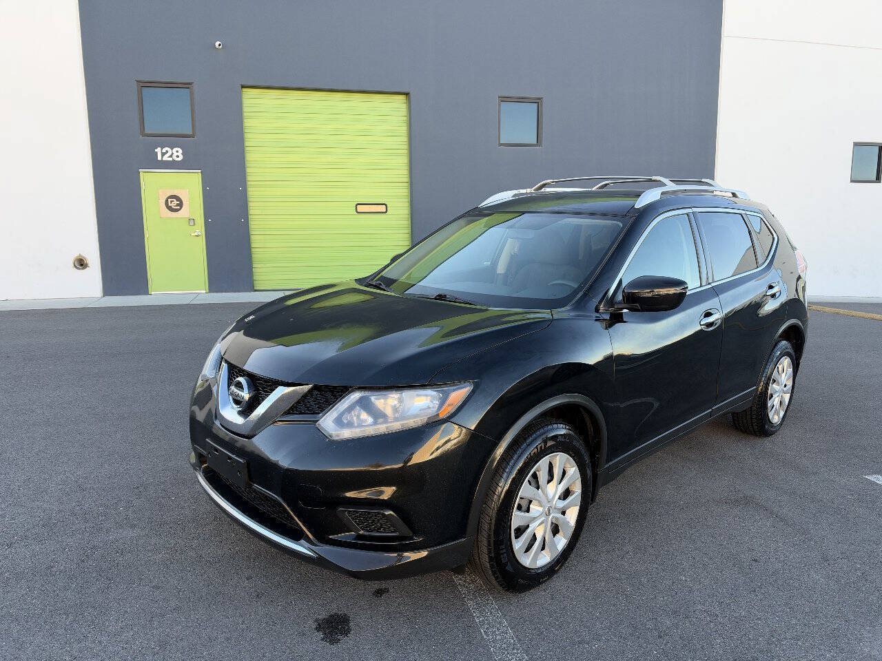 Used 2016 Nissan Rogue S w/ Appearance Package AWD/4WD image 2