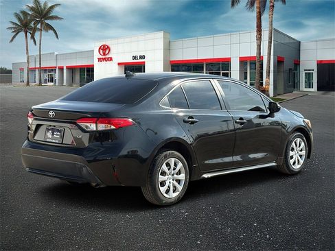Used 2020 Toyota Corolla LE image 3