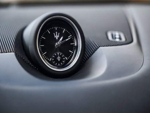 Certified 2022 Maserati Levante GT image 18