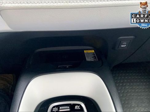 Used 2025 Toyota Corolla SE w/ SE Premium Package image 33