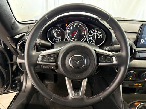 Used 2018 MAZDA MX-5 Miata Club image 17