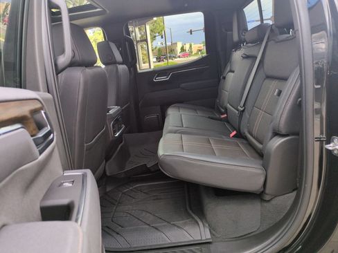 Used 2025 Chevrolet Silverado 1500 High Country w/ High Country Premium Package AWD/4WD image 25