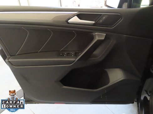 Used 2022 Volkswagen Tiguan SE R-Line image 11
