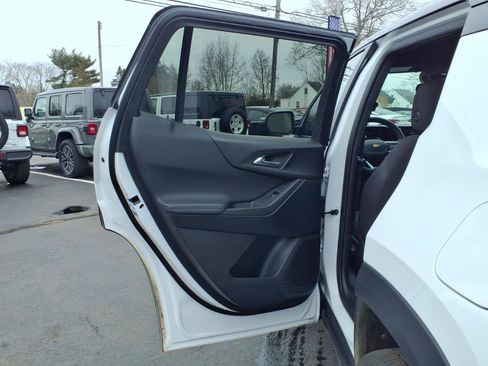 Used 2025 Chevrolet Equinox LT image 12