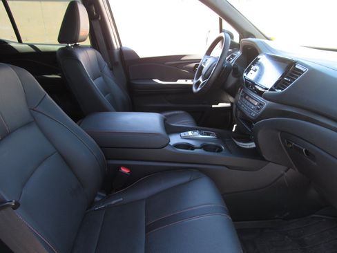 Used 2025 Honda Ridgeline TrailSport image 9