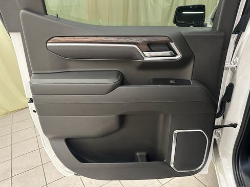 Certified 2025 GMC Sierra 1500 SLT w/ SLT Convenience Package image 39