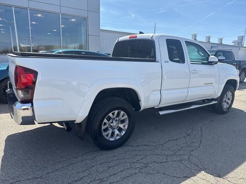 Used 2018 Toyota Tacoma SR5 image 3