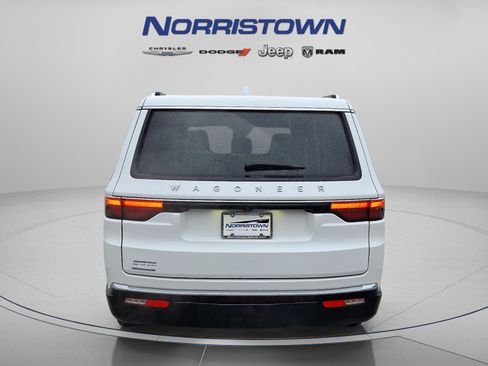 Used 2023 Jeep Wagoneer 4WD w/ Convenience Group I image 5