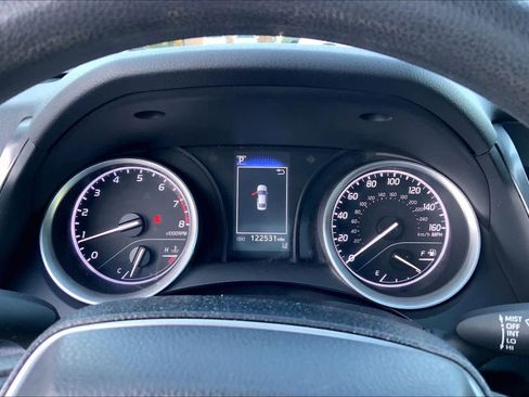 Used 2021 Toyota Camry LE image 25