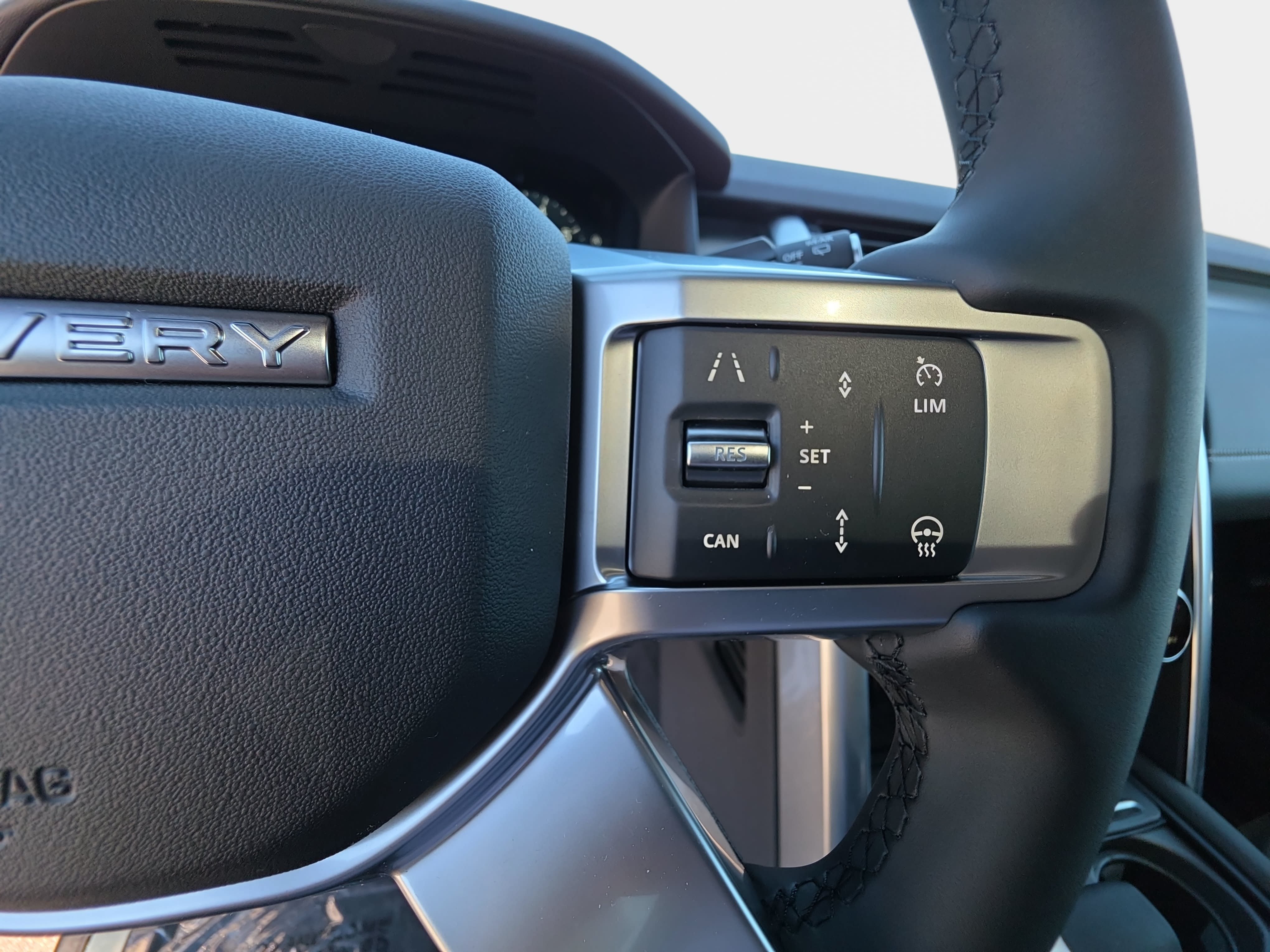 New 2026 Land Rover Discovery Limited Edition AWD/4WD image 18