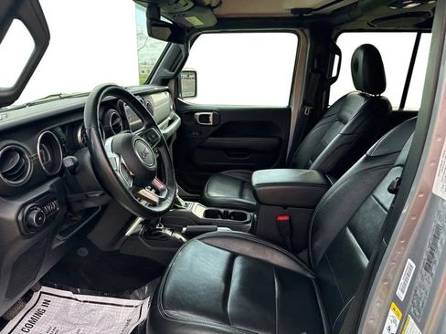 Used 2018 Jeep Wrangler Unlimited Sahara w/ Uconnect 4C Nav & Sound Group AWD/4WD image 12
