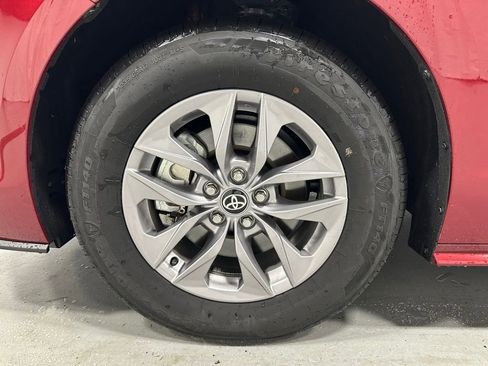 Used 2025 Toyota Sienna XLE AWD/4WD image 69