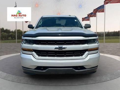 Used 2018 Chevrolet Silverado 1500 Custom w/ Custom Value Package image 2