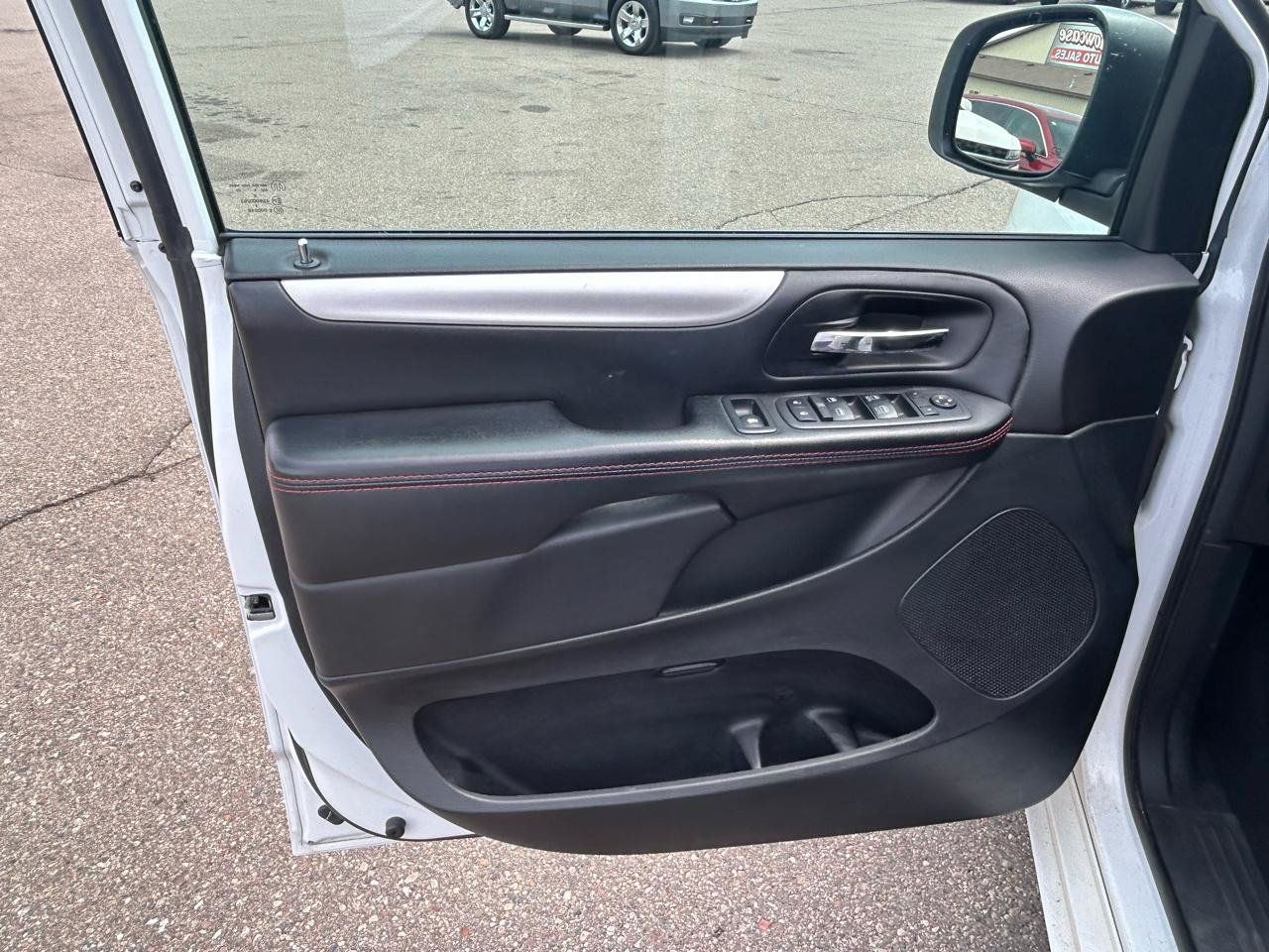 Used 2018 Dodge Grand Caravan GT FWD image 14
