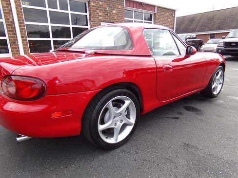 Used 2002 MAZDA MX-5 Miata LS image 9