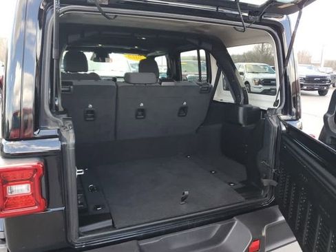Used 2025 Jeep Wrangler Unlimited Sahara AWD/4WD image 10