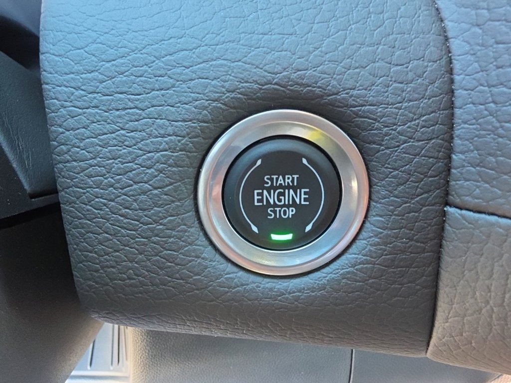 Used 2023 GMC Yukon XL Denali w/ Denali Reserve Package AWD/4WD image 31