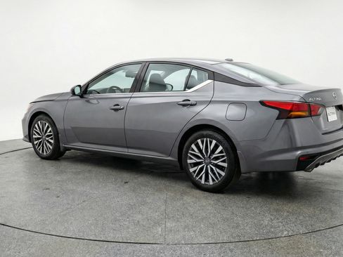 Used 2025 Nissan Altima 2.5 SV image 6