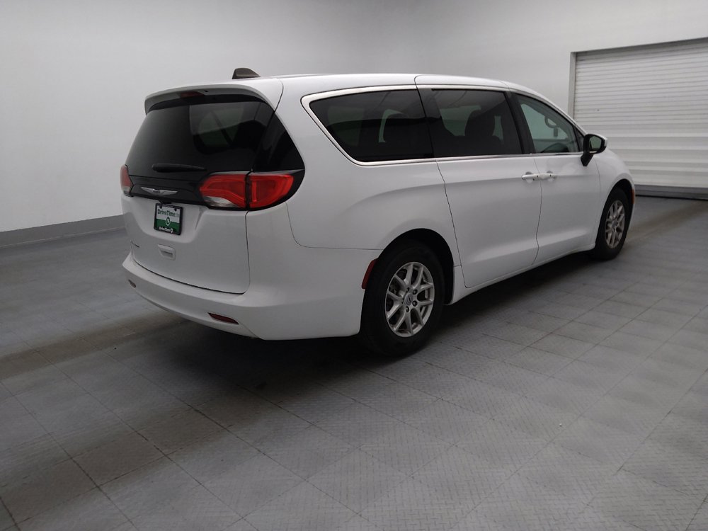 Used 2023 Chrysler Voyager LX FWD image 10