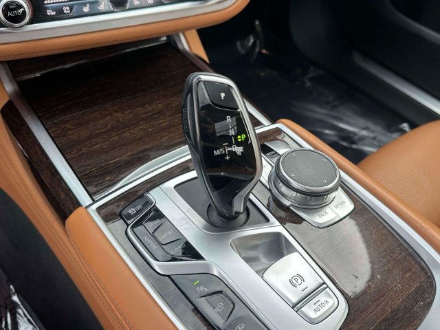 Used 2021 BMW 750i xDrive AWD/4WD image 51