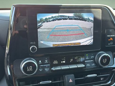 Used 2023 Toyota Highlander LE FWD image 26