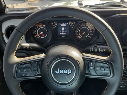 Used 2024 Jeep Wrangler Sport S image 12
