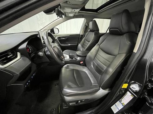 Used 2021 Toyota RAV4 XLE Premium AWD/4WD image 9