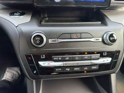 Used 2020 Ford Explorer XLT w/ Comfort Package AWD/4WD image 19