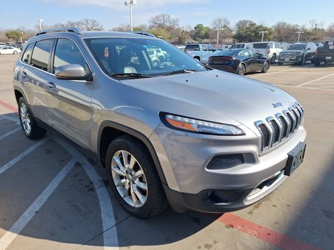 Used 2015 Jeep Cherokee Limited w/ Luxury Group image 8