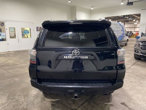 Used 2018 Toyota 4Runner SR5 AWD/4WD image 6
