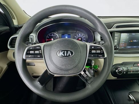 Used 2019 Kia Sorento LX image 16