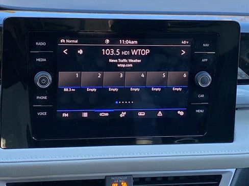 Used 2025 Volkswagen Taos SEL image 7