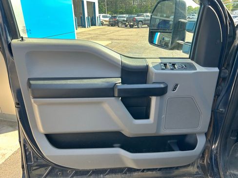Used 2017 Ford F250 XL w/ STX Appearance Package AWD/4WD image 9
