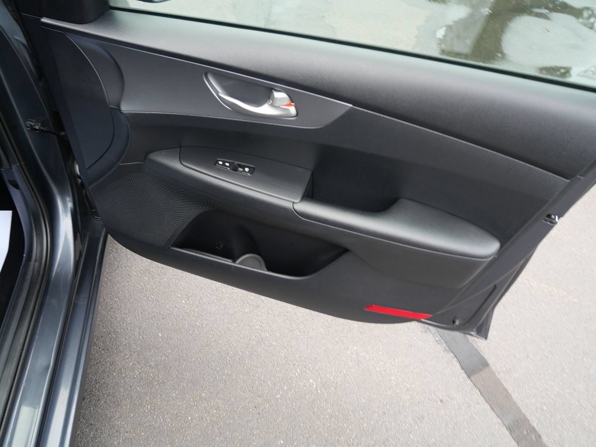 Used 2021 Kia Forte LXS FWD image 29
