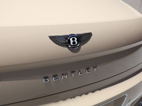 Used 2023 Bentley Flying Spur Azure AWD/4WD image 12