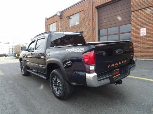 Used 2018 Toyota Tacoma TRD Off-Road image 3