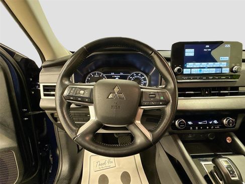Used 2024 Mitsubishi Outlander FWD image 11