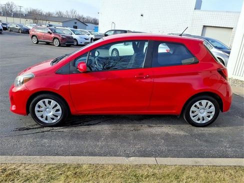 Used 2015 Toyota Yaris L image 16