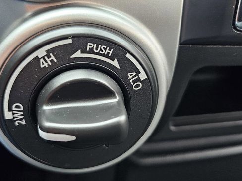 Used 2017 Nissan Titan SV image 8