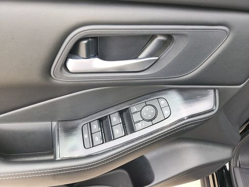 Used 2026 Nissan Rogue SV FWD image 29