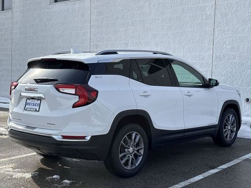 Used 2024 GMC Terrain SLT image 13