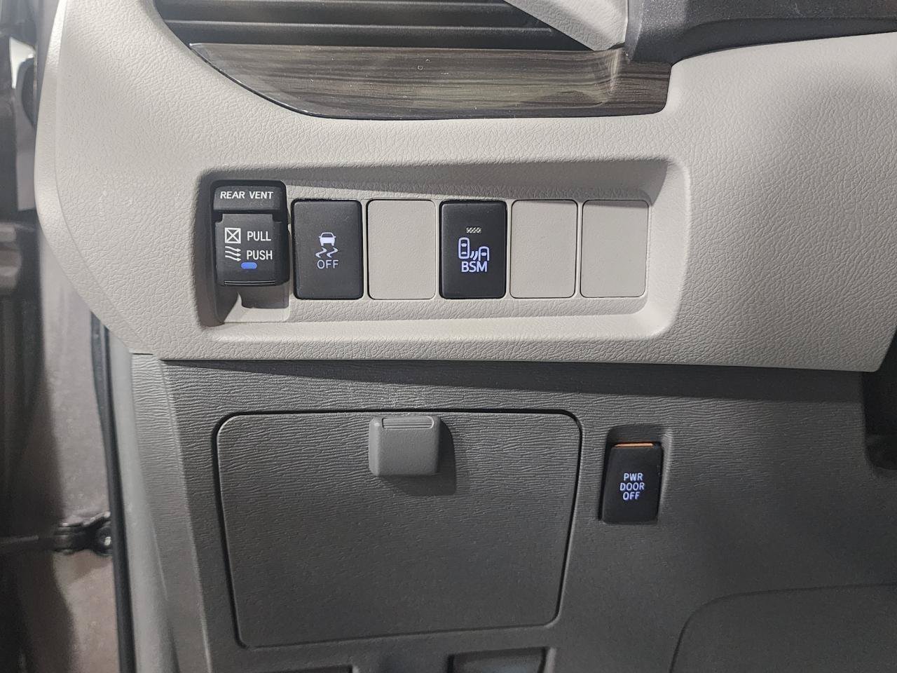 Used 2017 Toyota Sienna XLE AWD/4WD image 13