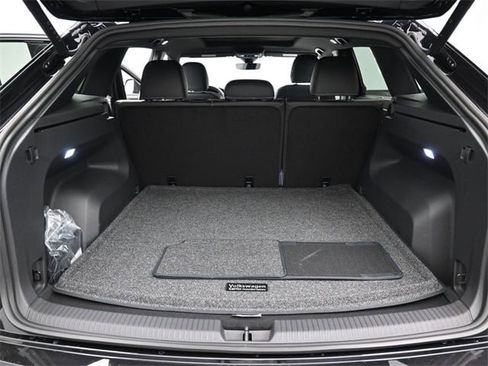 New 2026 Volkswagen Atlas Cross Sport SE image 12