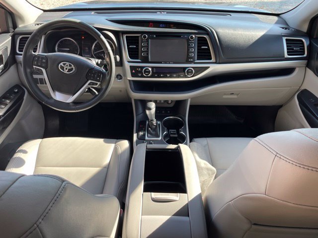 Used 2019 Toyota Highlander XLE AWD/4WD image 24